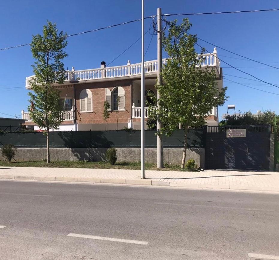 Vlorë Colombo酒店 外观 照片